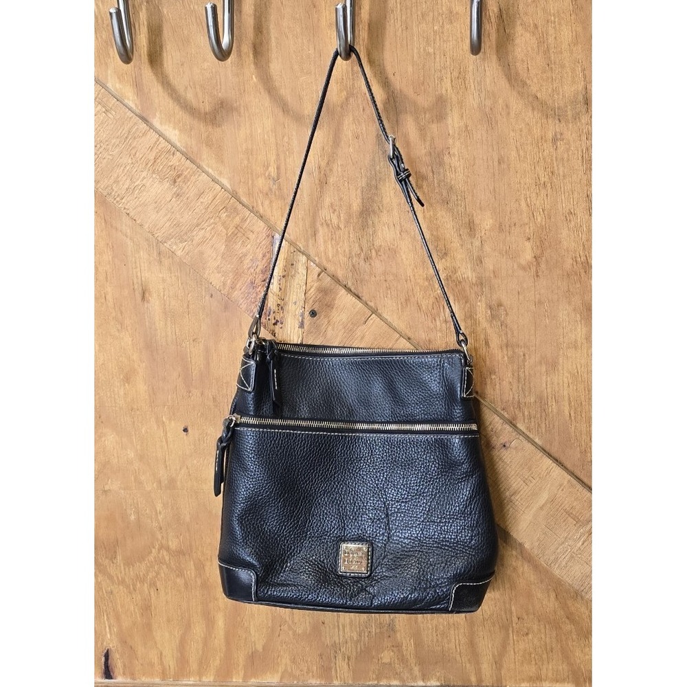 Dooney & Bourke Black Pebble Grain Leather Letter Carrier Purse Bag J8920722